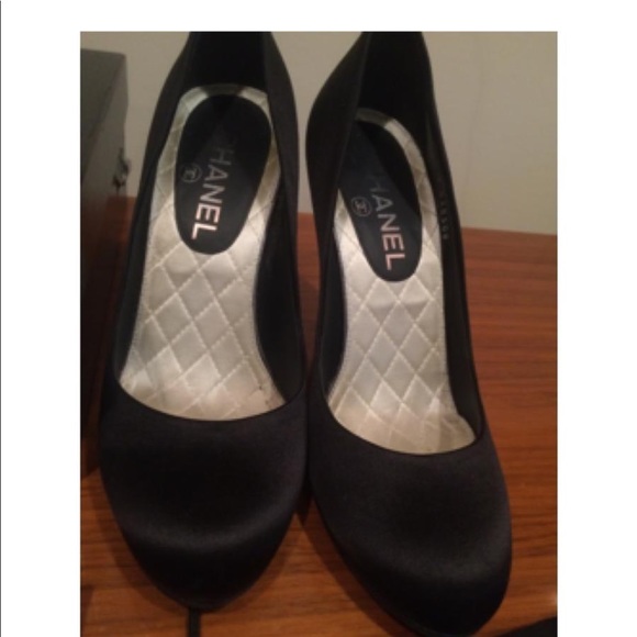 Chanel Satin Pump - Picture 4 of 8